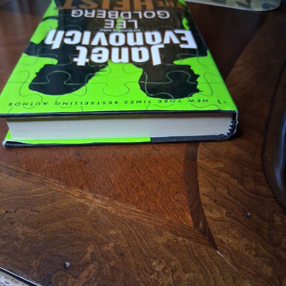 Janet Evanovich Lee Goldberg The Heist First Edition Hardcover 2013 - Picture 7 of 8